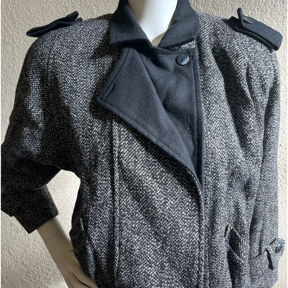 Vintage black and white jacket , fun shoulder detail